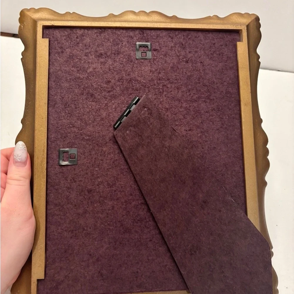 Vintage picture frame Victorian style. Holds 10” x 8” photo